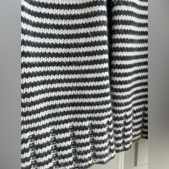 Talbots L Gray/Ivory Stripe Wool Alpaca Blend Clasp Front 3/4 Sleeve Cardigan - Picture 4 of 8